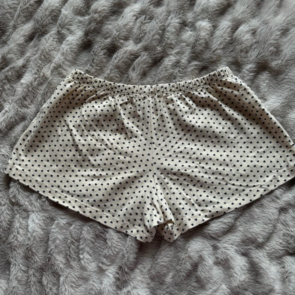 Brandy Melville: John Galt Heart Pattern Shorts - Picture 3 of 7